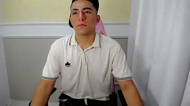 Snapshot of Danny_dry chatting on 10/21/25, 01:23 Danny dry online show from 10/21/25, 01:23