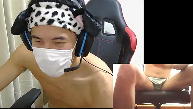 Snapshot of yuu_72 chatting on 10/19/25, 02:40 yuu 72 online show from 10/19/25, 02:40