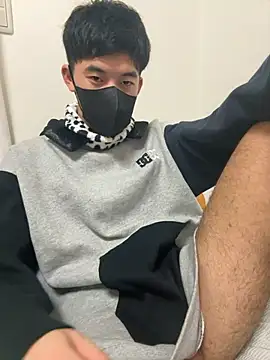 Snapshot of yuu_72 chatting on 10/26/25, 01:39 yuu 72 online show from 10/26/25, 01:39