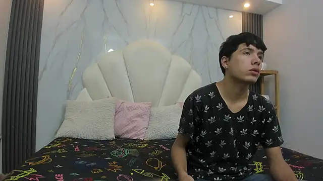 hoot booys  online show from 11/28/25, 07:49