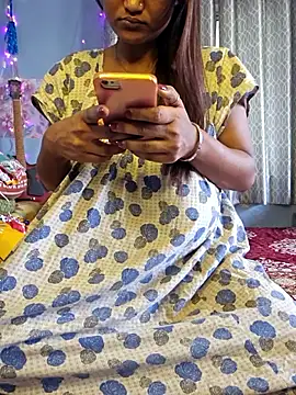 Snapshot of Desi_Maya69 chatting on 06/06/26, 02:49 Desi Maya69 online show from 06/06/26, 02:49