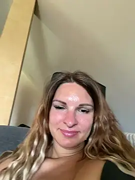 kinkysarahx online show from 06/03/26, 10:07