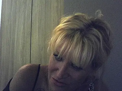 Snapshot of Bornbutiful chatting on 02/14/26, 10:23 Bornbutiful online show from 02/14/26, 10:23