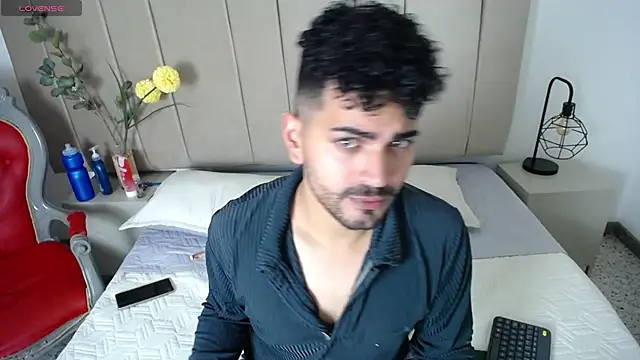 Eros Kai online show from 10/31/25, 03:51