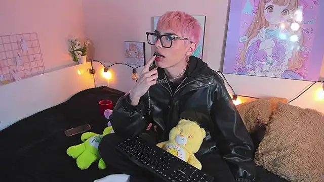 Strawberry Kitty  online show from 10/31/25, 03:51