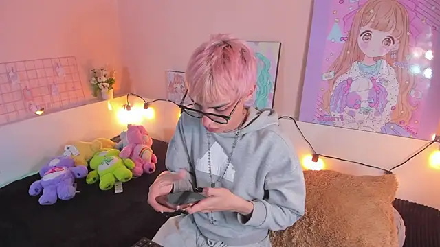 Strawberry Kitty  online show from 11/09/25, 04:55