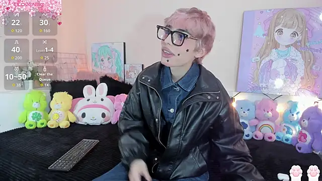 Strawberry Kitty  online show from 12/22/25, 03:47