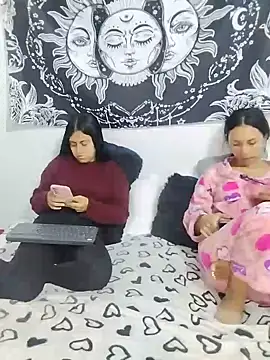 Snapshot of emily_n_abby chatting on 05/28/26, 01:41 emily n abby online show from 05/28/26, 01:41