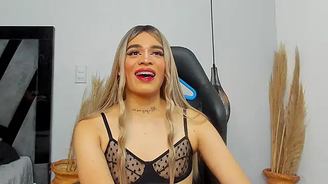 Amelia Brixton online show from 12/18/25, 04:29