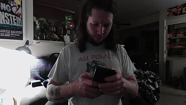 Snapshot of biggerisbetter12 chatting on 03/04/26, 10:32 biggerisbetter12 online show from 03/04/26, 10:32