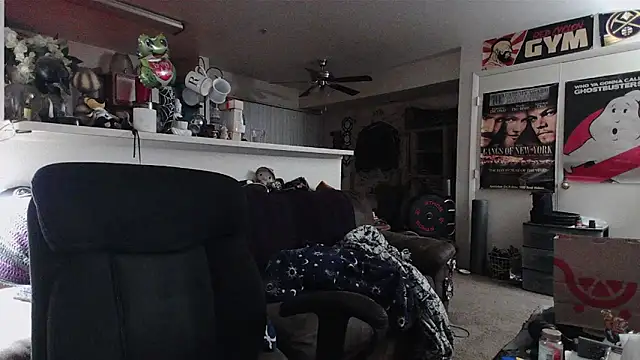 biggerisbetter12 online show from 03/19/26, 06:50