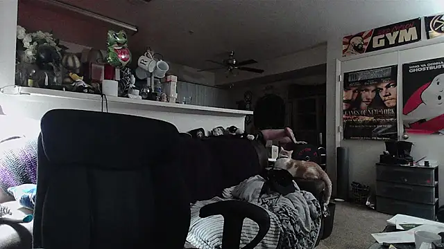 biggerisbetter12 online show from 04/12/26, 02:16