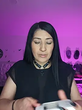 Snapshot of dark_velvet chatting on 10/31/25, 02:56 dark velvet online show from 10/31/25, 02:56