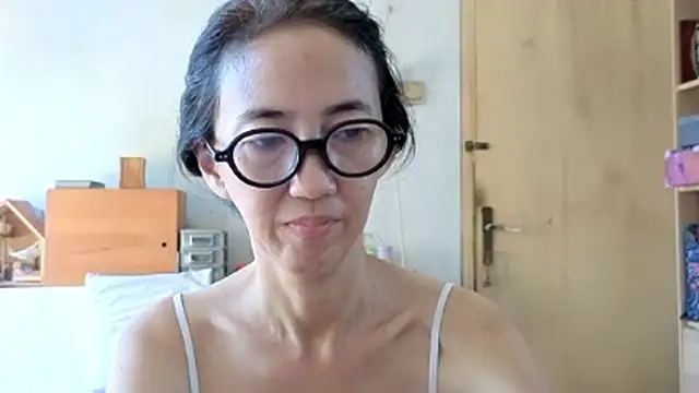 Snapshot of princessD077 chatting on 05/08/26, 03:01 princessD077 online show from 05/08/26, 03:01