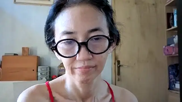 Snapshot of princessD077 chatting on 05/10/26, 08:41 princessD077 online show from 05/10/26, 08:41