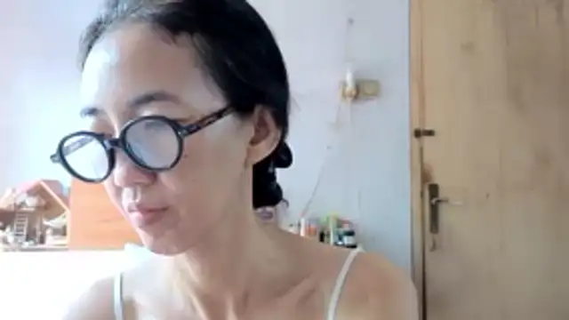 Snapshot of princessD077 chatting on 05/18/26, 02:51 princessD077 online show from 05/18/26, 02:51