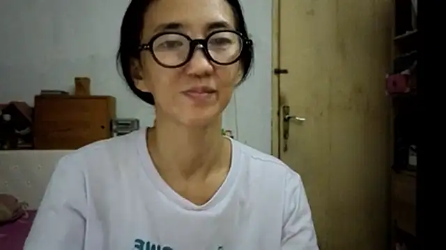 Snapshot of princessD077 chatting on 05/23/26, 04:44 princessD077 online show from 05/23/26, 04:44