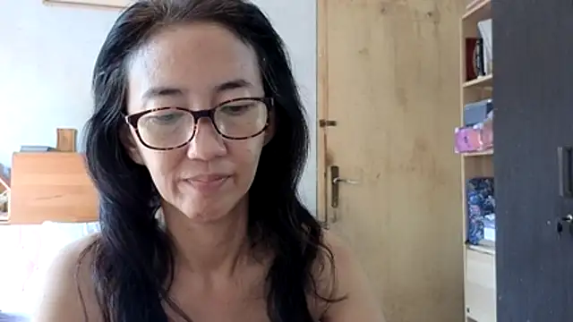Snapshot of princessD077 chatting on 05/28/26, 03:04 princessD077 online show from 05/28/26, 03:04