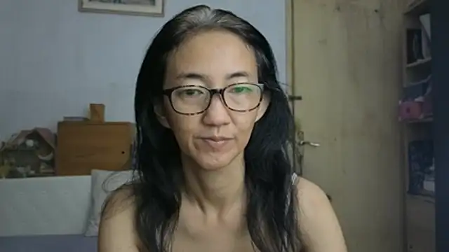 Snapshot of princessD077 chatting on 06/14/26, 04:42 princessD077 online show from 06/14/26, 04:42