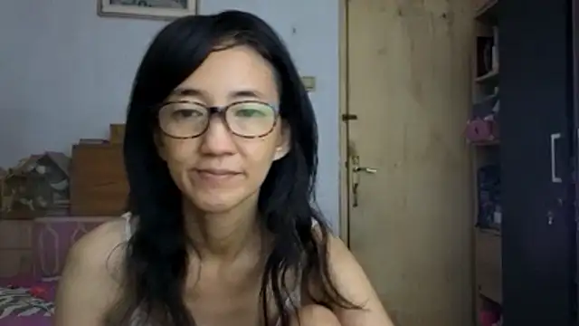 Snapshot of princessD077 chatting on 06/22/26, 04:37 princessD077 online show from 06/22/26, 04:37