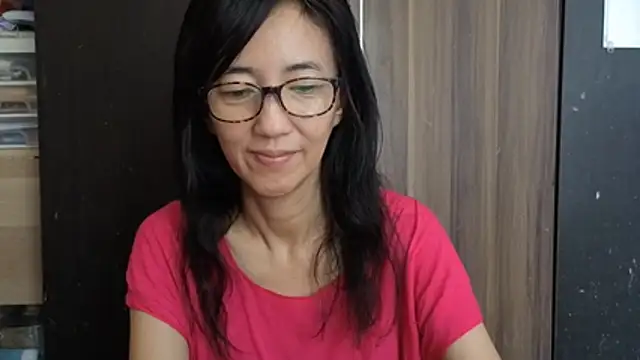 Snapshot of princessD077 chatting on 07/11/26, 04:37 princessD077 online show from 07/11/26, 04:37