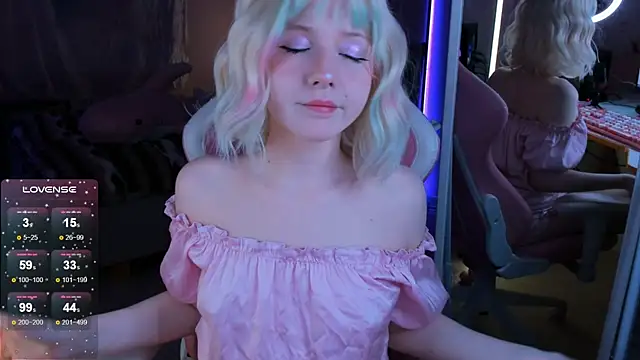 Snapshot of likedoll chatting on 10/24/25, 04:14 likedoll online show from 10/24/25, 04:14