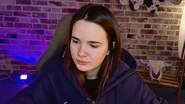 May Bloom online show from 02/10/26, 08:07