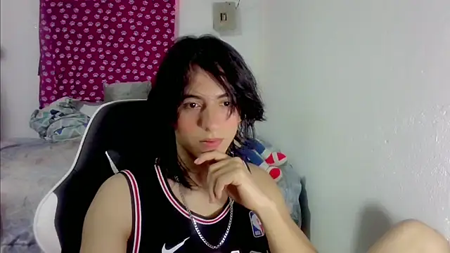 Snapshot of LouisOwOoo chatting on 10/20/25, 09:15 LouisOwOoo online show from 10/20/25, 09:15