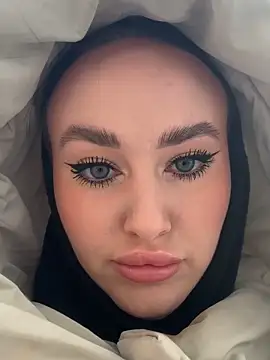 KiraSunshine online show from 11/07/25, 03:39