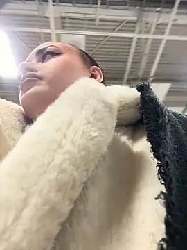 KiraSunshine online show from 11/27/25, 04:14