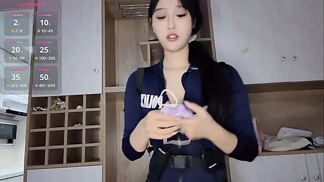 Snapshot of Xiaowen-wen chatting on 12/14/25, 05:07 Xiaowen-wen online show from 12/14/25, 05:07