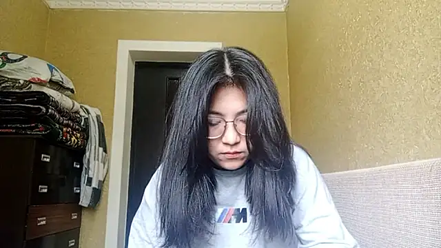 LinneaHyles online show from 11/07/25, 04:12