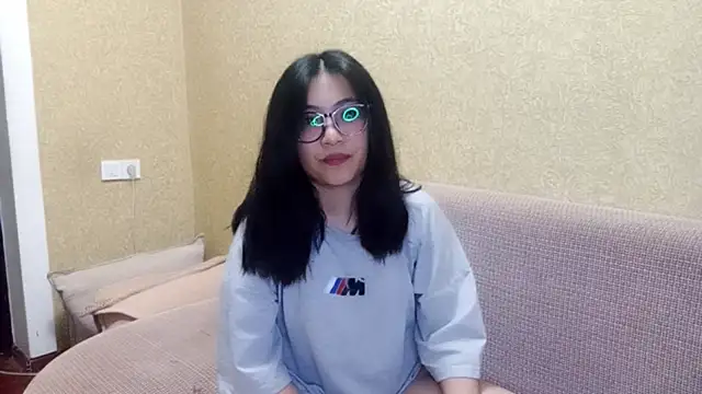 LinneaHyles online show from 11/28/25, 01:14