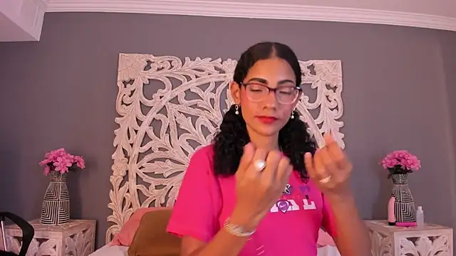 AuroraPinkk online show from 11/22/25, 02:49