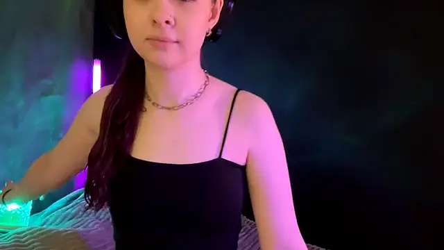 Snapshot of FloralAtoll chatting on 10/19/25, 01:23 FloralAtoll online show from 10/19/25, 01:23