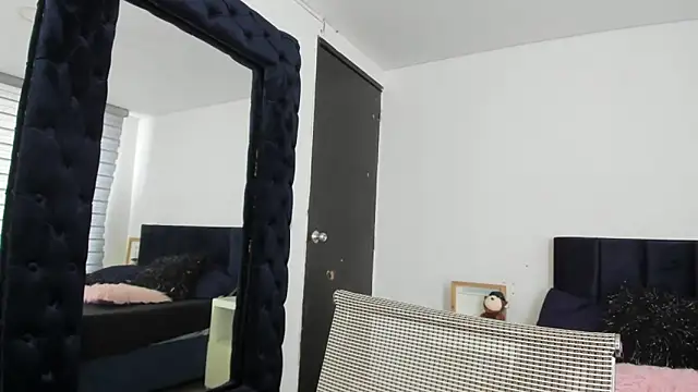 melanie roux   online show from 04/20/26, 07:04