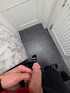 Snapshot of 16enes16 chatting on 10/19/25, 11:44 16enes16 online show from 10/19/25, 11:44