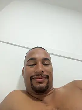 Snapshot of casalbrhot25 chatting on 11/10/25, 01:04 casalbrhot25 online show from 11/10/25, 01:04