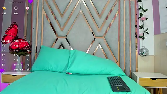 vanesaa mejia online show from 12/03/25, 03:14