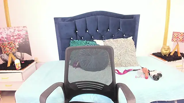 Inaya Khalifa online show from 03/31/26, 12:45