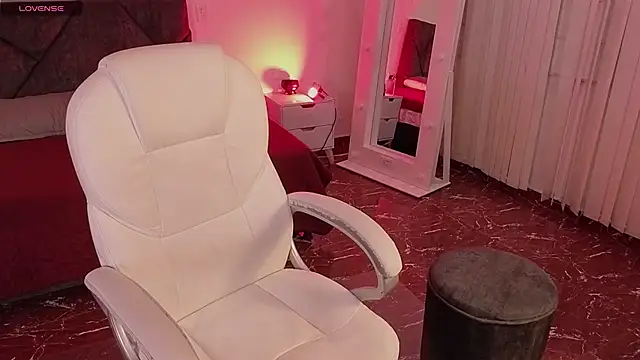 littlee red online show from 04/01/26, 08:17