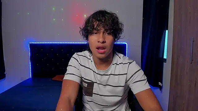 Snapshot of Mr_Twix01 chatting on 10/18/25, 08:09 Mr Twix01 online show from 10/18/25, 08:09