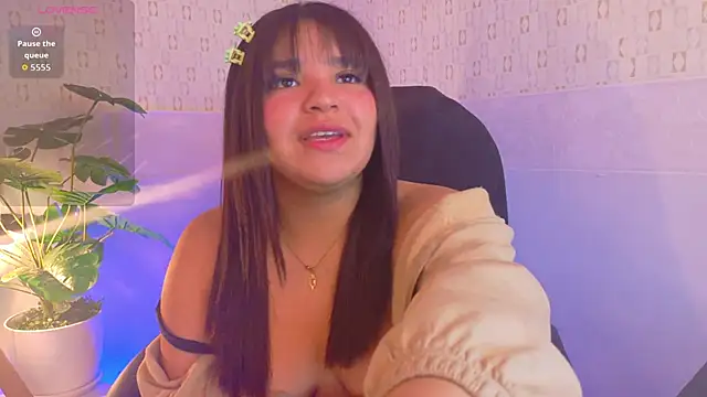 Snapshot of Miia_aurora chatting on 12/19/25, 11:39 Miia aurora online show from 12/19/25, 11:39