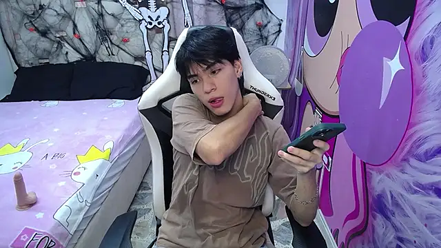 hyun jin  online show from 10/21/25, 07:47