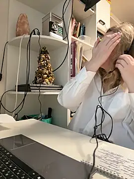 Amelia-Diamond online show from 12/04/25, 07:17