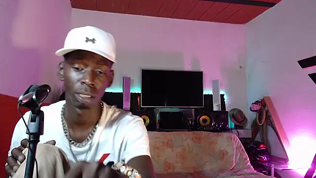 Snapshot of Black_Paradice chatting on 11/04/25, 07:02 Black Paradice online show from 11/04/25, 07:02