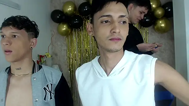 Snapshot of 3Boys_OneDream chatting on 10/18/25, 01:45 3Boys OneDream online show from 10/18/25, 01:45