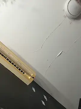 milky denni online show from 10/31/25, 12:44