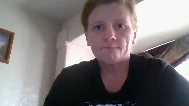 Snapshot of EazyEMLXL chatting on 11/05/25, 06:19 EazyEMLXL online show from 11/05/25, 06:19