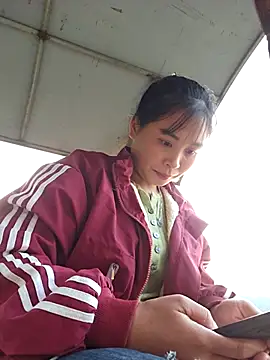 Squirrel-Pear online show from 11/24/25, 09:53